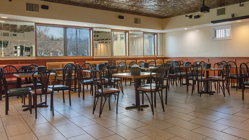 Side dining room with many tables